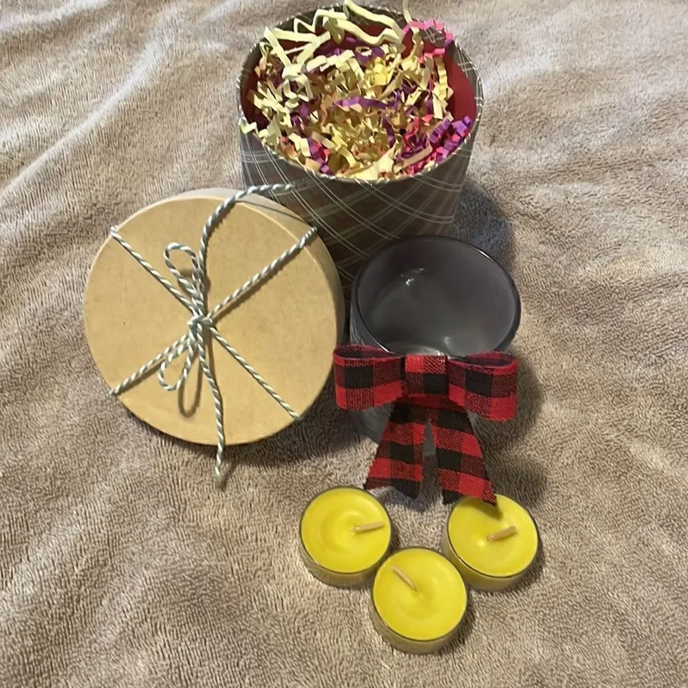PartyLite tealights and candle holder gift boxed - Picture 2 of 3